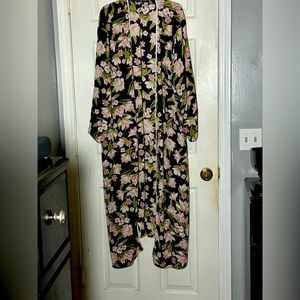 Woman’s plus size floral Duster in 2x
